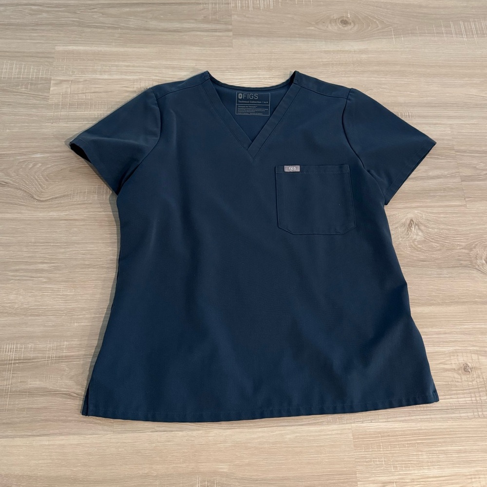 Figs Women’s Dark Harbor Scrub Top - Medium Petite